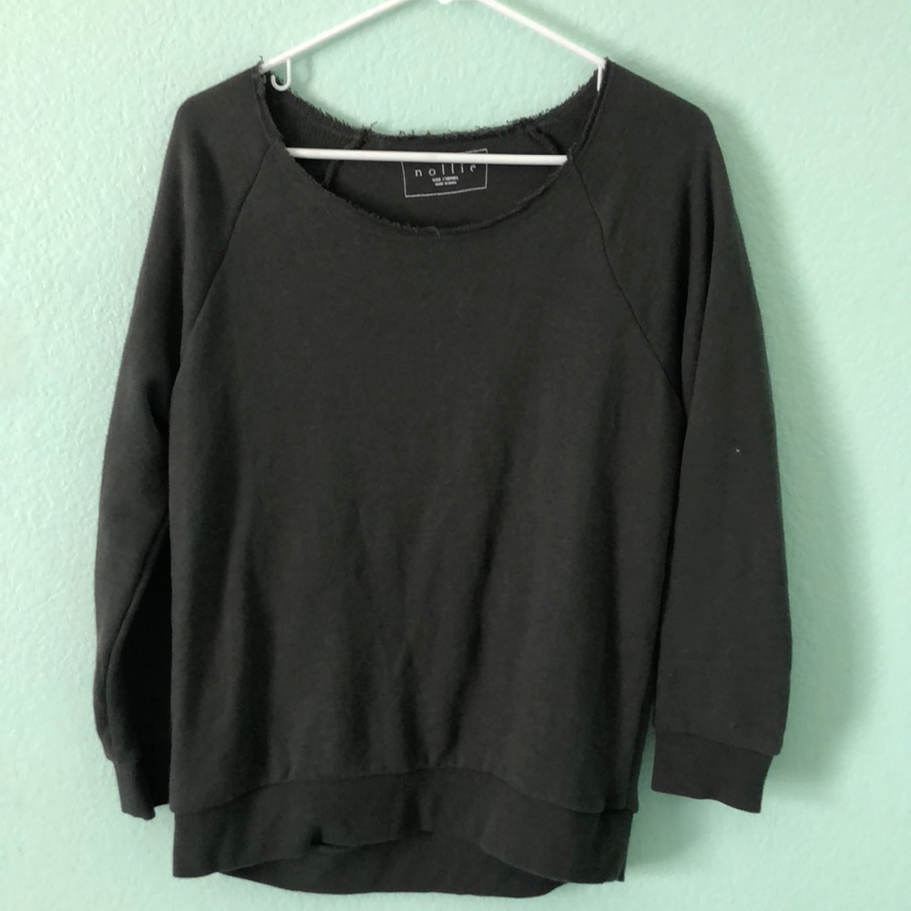 Super cute grey sweater, perfect for any outfit!